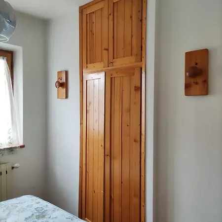 Dello Yeti, Le Regine, Apartment *